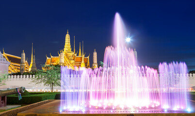 Fototapeta na wymiar Fountain night light with the temple of emerald buddha (Bangkok, Thailand)