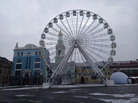 ferris wheel in the city