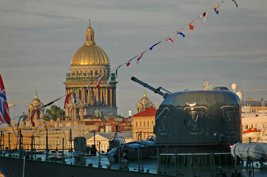 Day of the Navy and warships on the Neva