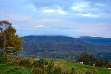 Aviemore Landschaft in den Caingorms Mountains Nationalpark in Highlands Schottland im Herbst