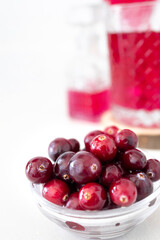 The cranberry, source of vitamin C. The wonderful properties of cranberry juice