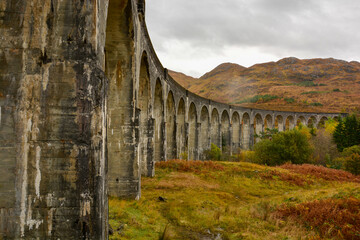 Glenfinnan Viaduct Harry Potter Brücke Highlands Schottland im Herbst
