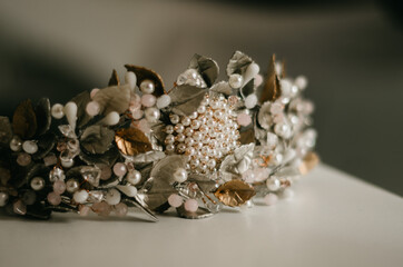 Detalle de diadema para novia