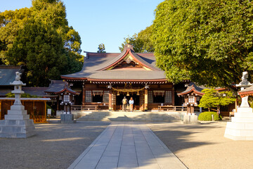 A couple prays at the temple in Suizenji garden, Kumamoto, Japan