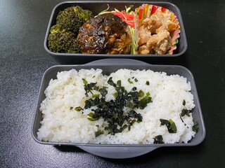 手作りのハンバーグ弁当（一般サラリーマンの普通の昼食）