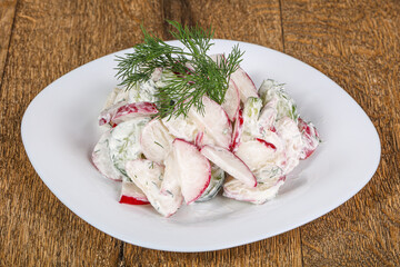 Radish salad vith sauce and dill