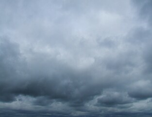 Fototapeta na wymiar gloomy gray sky with clouds on a summer day