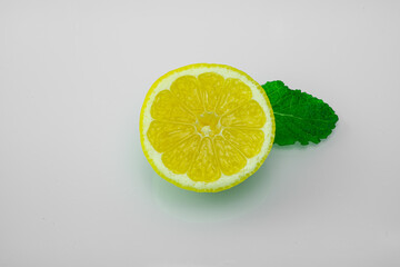 Clear-cut Lemon with mint