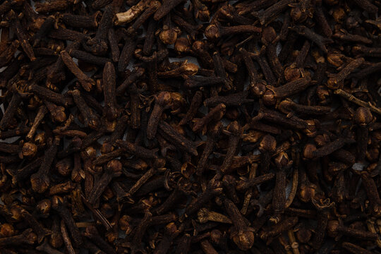 Uma por&ccedil;&atilde;o de cravos da &iacute;ndia.