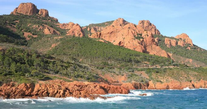 Mer forte le long de la c&ocirc;te du Massif de l'Esterel , 	Provence-Alpes-C&ocirc;te d'Azur