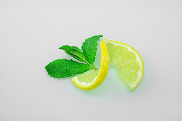 Lemon slice with mint
