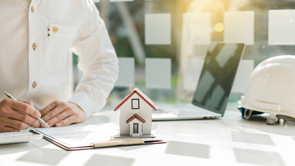 A real estate agent advises clients to buy or rent a real estate house to transfer the right to...