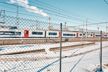 Fototapeta premium gare de chemin de fer à Bruxelles sous la neige en Belgique 