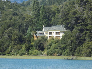Fototapeta na wymiar Mansion in the Patagonian forest by the lake