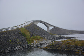 Storseisund-Brücke an der Atlantikstraße Atlantic Road Brücke bei More og Romsdal  in Norwegen