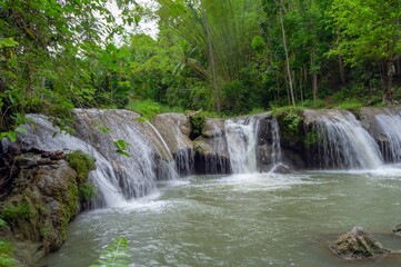 Fototapeta na wymiar waterfall in the jungle