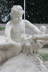 Fototapeta na wymiar baroque fountain in the gardens of the belvedere palace in vienna (austria) 