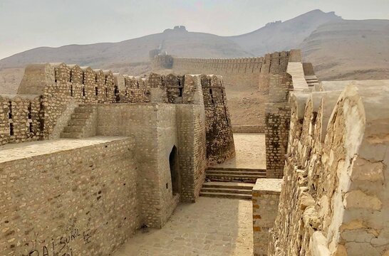 La gran muralla de pakistan " Ranikot Fort "