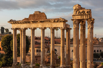 Obraz premium Rome. The Forum Romanum with the temple of Saturn at sunrise.