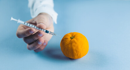 Imparare a fare le punture per infermieri e farmacisti con un'arancia