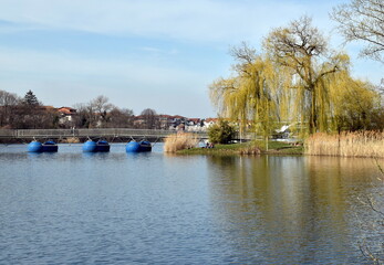 Obraz premium Seepark in Freiburg im Frühling