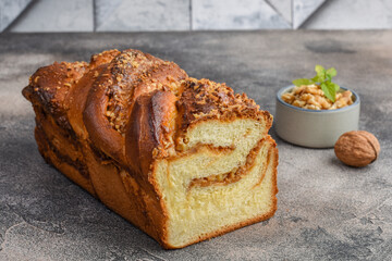 Milk caramel brioche with nuts