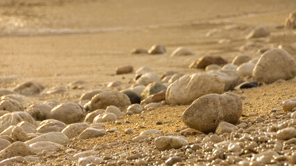 Fototapeta na wymiar Piedras en la orilla del mar