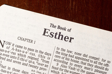 Obraz premium Esther Title Page Close-up