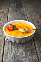 Crème brûlée isolated