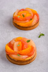 Tartlets of fresh citrus fruits and pastry cream