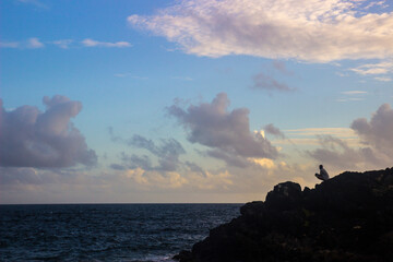 Pescador en el atardecer del caribe