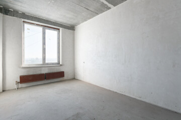 Obraz premium interior of the apartment without decoration in gray colors. rough finish