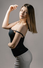 Obraz premium Portrait of a beautiful young woman posing in the Studio.