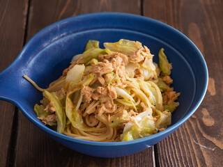ツナ缶とキャベツを使ったスパゲッティ。