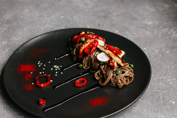 buckwheat noodles with chicken peas and bell pepper