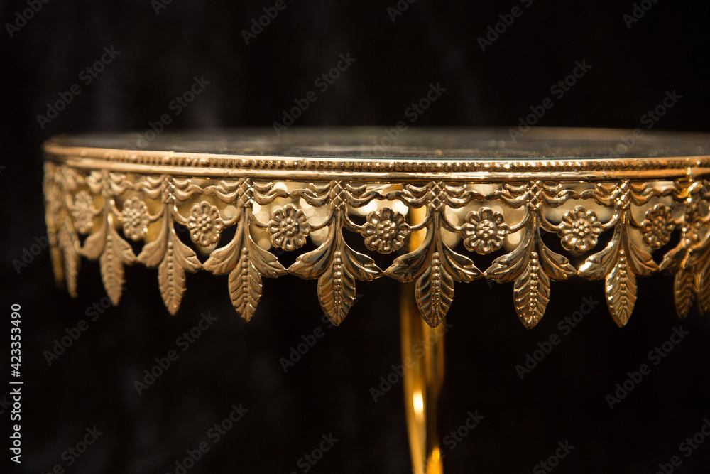 Wall mural golden jewelry box