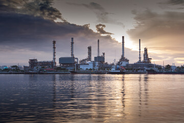 Obraz na płótnie Canvas Oil refinery with sunset background
