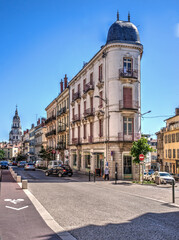 Fototapeta na wymiar Avenue Alsace-Lorraine et Notre-Dame à Bourg-en-Bresse, Ain, France