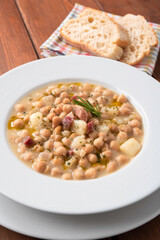 Zuppa di ceci con patate, pancetta ed erbette mediterranee, Cucina Italiana 