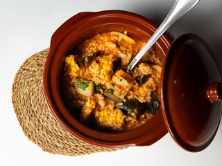 caldereta de arroz con maiz y pescado.
