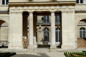 The forecourt of the Carnavalet museum in Paris.