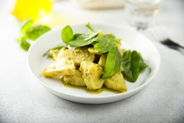 Potato salad with spinach and pesto sauce