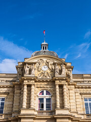 Fototapeta na wymiar Blick auf das Schloss im Luxemburggarten in Paris, Frankreich