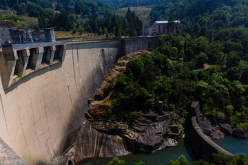 Fototapeta na wymiar Empty side of the dam of Salamonde, Gerês
