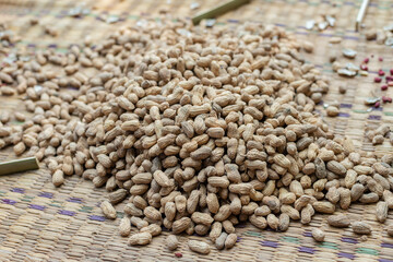 A large number of peanuts