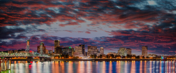 Fototapeta premium Portland, Oregon. City skyline at dusk, panoramic view