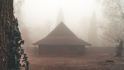 Chata we mgle © Jakub