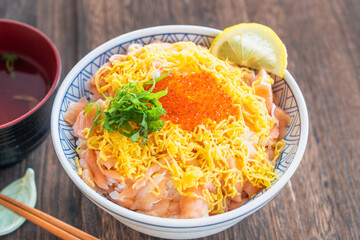 サーモンの親子丼