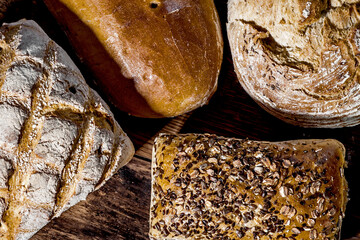 chleb pieczywo żytni pszenny naturalny zakwas piec kminek ziarna posiłek codzienny zdrowy jedzenie naturalny - obrazy, fototapety, plakaty