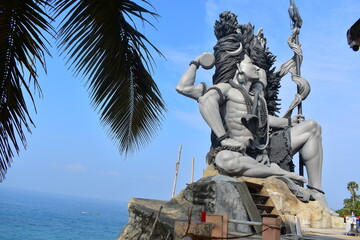 Obraz premium Lord Siva Statue in Aazhimala Siva Temple